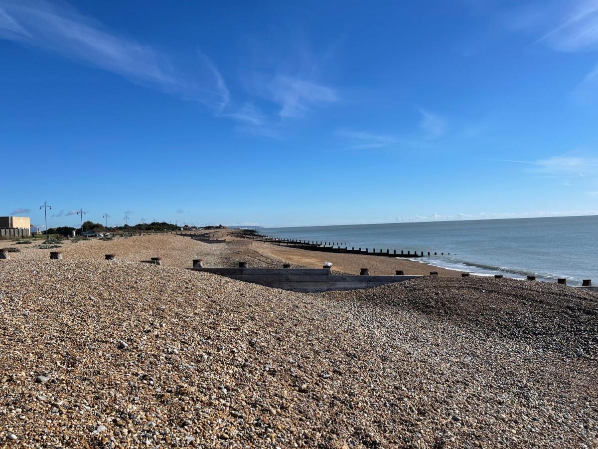 Impeccable 2-Bed Apartment In Eastbourne Dış mekan fotoğraf